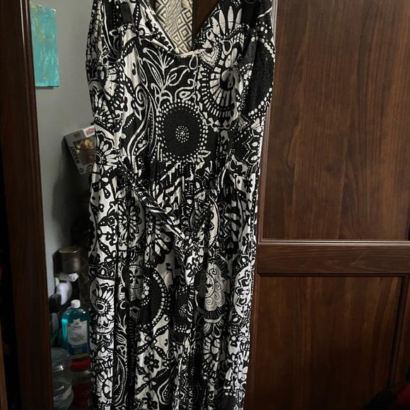 Maxi - Picture 2 of 2